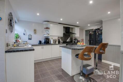 KITCHEN/BREAKFAST ROOM