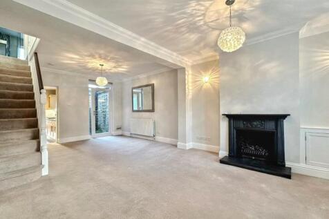 WhatsApp Image 20251203 at 113936_d8ecc1f9.jpg