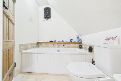 CAM02773G0-PR0357-STILL007