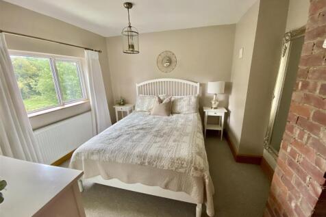 Bramleys Estate Agents - Moor Lane - Gomersal (33)