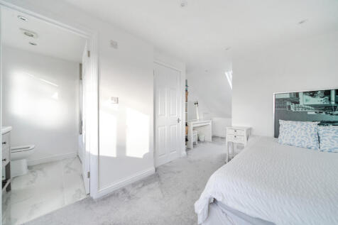 1376305-7-690b60b...