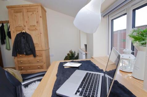 Bright and cosy bedroom with a study area by a ...