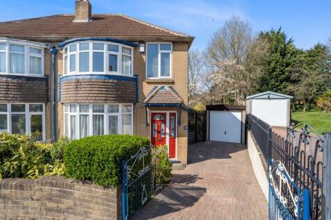 Leeds, LS17 - property photo