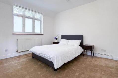 bedroom wide (1 of 1).jpg
