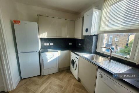 New Bright &amp; Spacious Kitchen Lhs