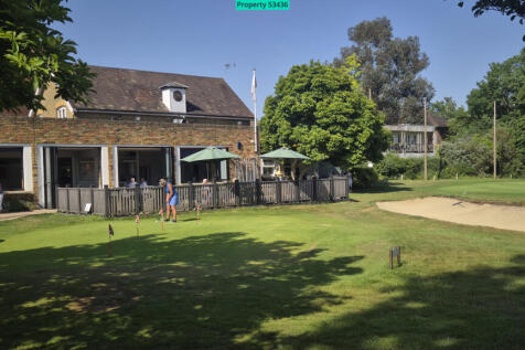 Strawberry Hill Golf Club (5 mins walk)