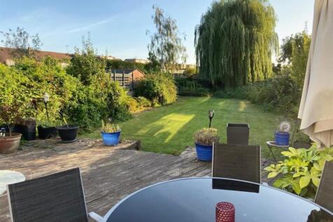 Middleton Close Summer Garden Pic.jpg