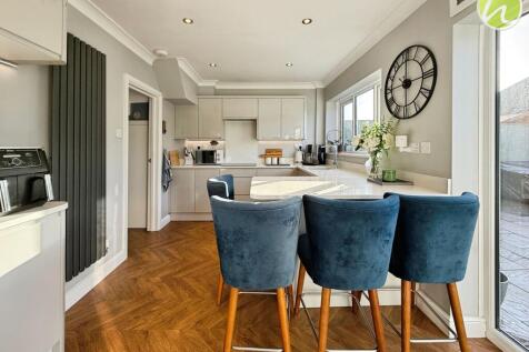 Kitchen/ Breakfast Room