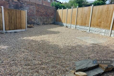 Shared Rear Garden Space (With 87a)