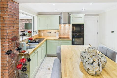 CAM04233G0-PR0025-STILL016