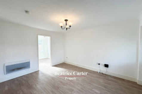 Kestrel Close, Beck Row photo 4