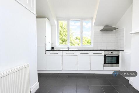 Kitchen (3.7m x 3.4m)