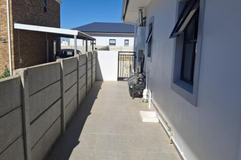 Side alley