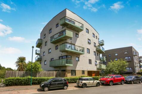 1724004792 - 76, Otter Drive Carshalton, SM5 - 3.j