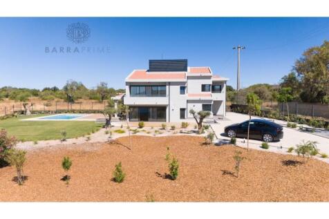 5 + 2 Bedroom Villa in Quarteira