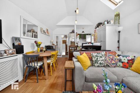 LOUNGE/KITCHEN/DINING ROOM