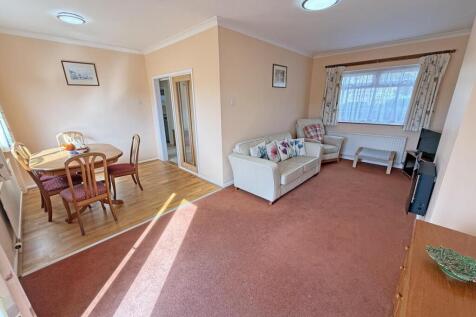 Bearsdown Road 39 - Lounge Dining Room Front...jpg