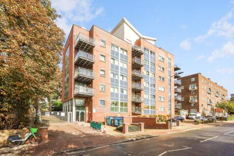 London, NW10 - property photo