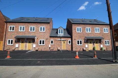 2-bed terraced on 4 Marshall's Yard, Plymouth Place, Leamington Spa, £1,800/mo
