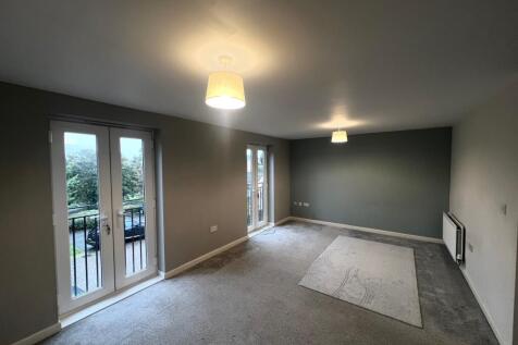Studio house on Wood Street, Patchway, £1,900/mo