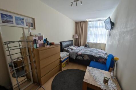 Maidswood House, Cherrydown Avenue photo 4