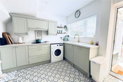 Kitchen Photo 2