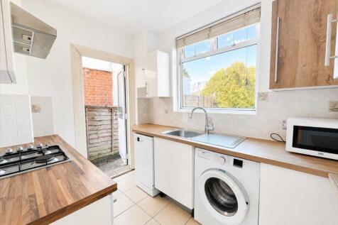 Dawnay Road, Earlsfield photo 3