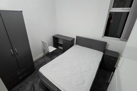 Modern double room with workspace and storage...