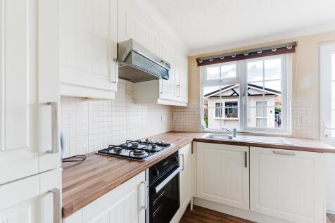17 Acorn Park, Burton Latimer-3.jpg