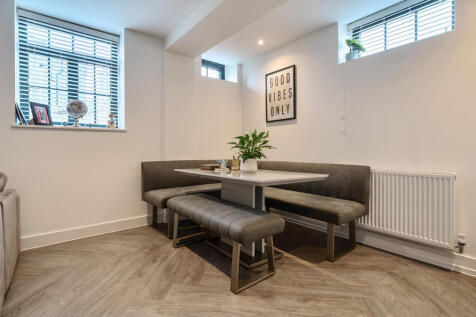 1332032-19-688b43...