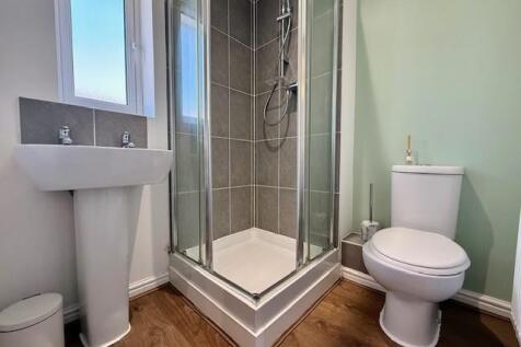 shuters grove en-suite - Copy.jpg
