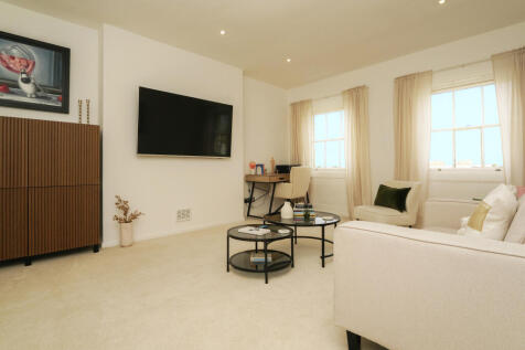 Flat 5 21 Lansdown Crescent Cheltenham GL50 2LF photo 4