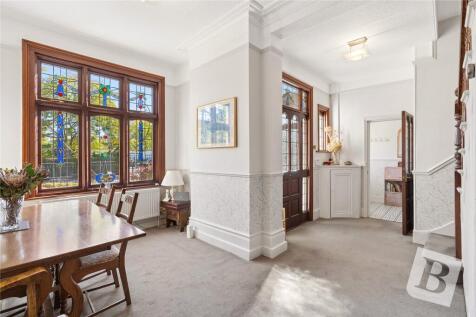 Entrance Hall/ Recep