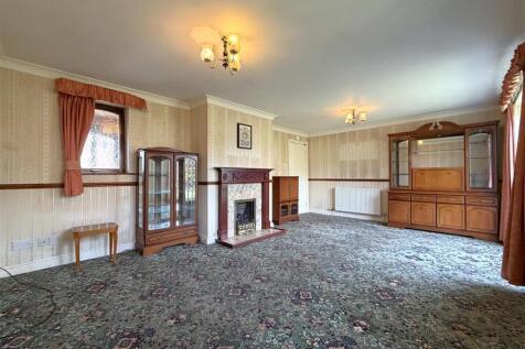Generous Living Room 162