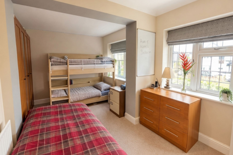 Castle Avenue, Epsom, KT17 photo 3