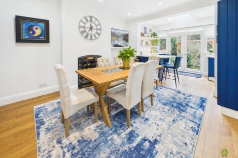 Presented by Clinton at EweMove Bexleyheath and Da