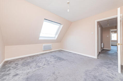 Eaton Court, Camberley photo 4