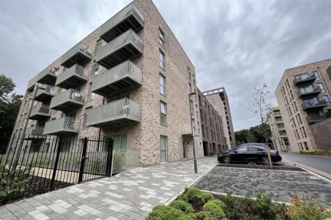 3 bedroom for Rent By Barrain London Estate Agency