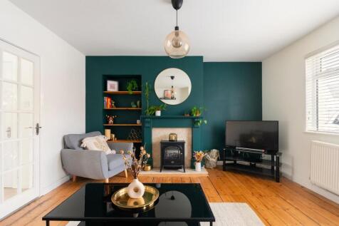 3B8RBR - Living Room E.jpg