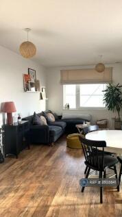 Main Room: Living/Dining Area