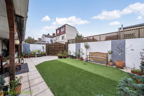 a8fee33c-1579-43b...