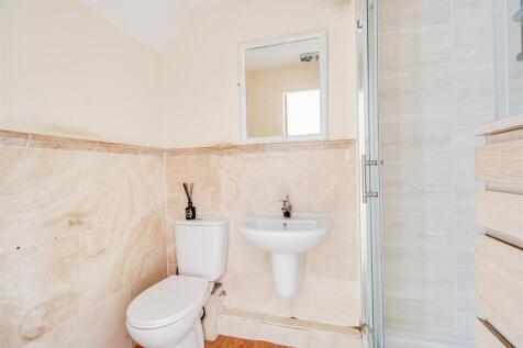 EN SUITE SHOWER ROOM