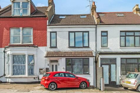 3-bed flat on Archway Road, Highgate, £3,500/mo