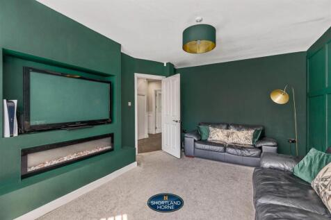 97 Stoney Rd Lounge Edit (1 of 2).jpg