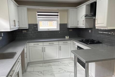 Woodhall Drive, Batley photo 3