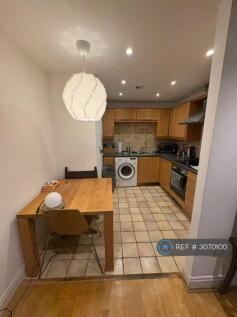 Holland Gardens, Brentford, TW8 photo 4