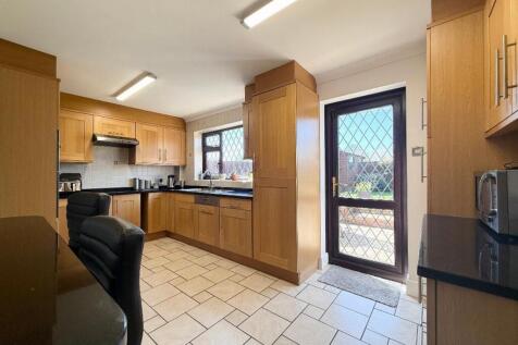 Rowington Close, Luton, LU2 photo 3