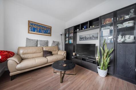 34 Thorpe Lea Rd, snug office