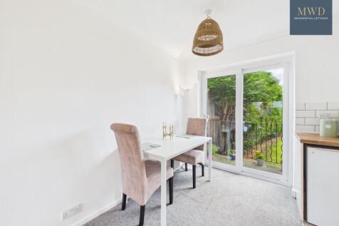 Maybole Crescent, Newton Mearns, G77 photo 4