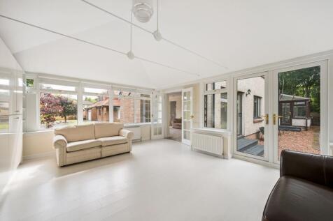 Family Room / Second Lounge